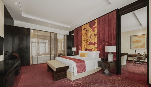 Red Level, Deluxe Suite