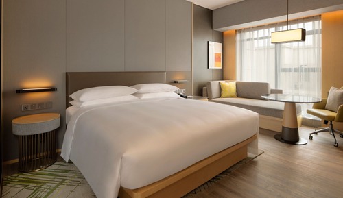 Standard Room, 1 King Bed