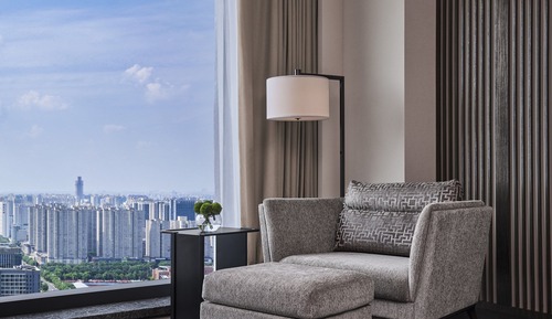 Deluxe Room, 1 King Bed, City View