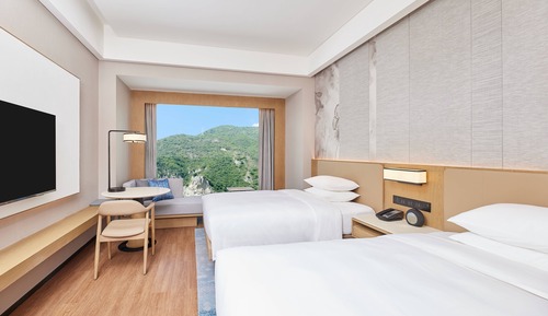 Deluxe Room, 2 Double Beds, Mountain View
