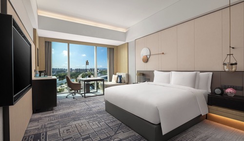 Standard Room, 1 King Bed, Lake View