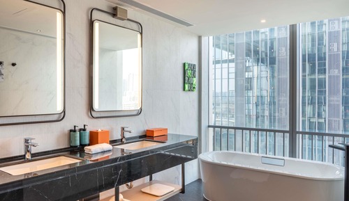 Executive Suite, 1 King Bed, Club Lounge Access