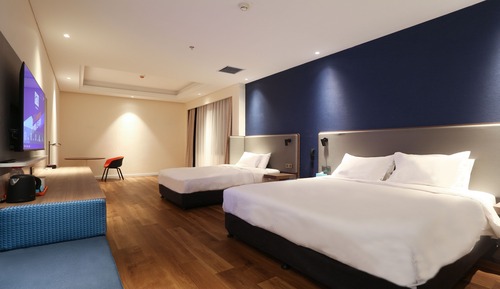Standard Room, Multiple Beds (Extra Floor Space)