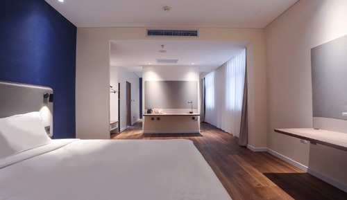 Suite, 1 Bedroom (Atrium View)