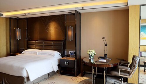 1 King Bed Executive Room