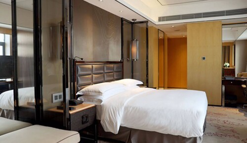 1 King Bed Deluxe Corner