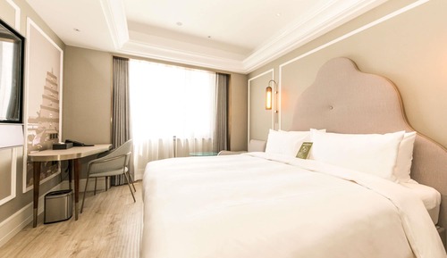 Superior Room, 1 King Bed