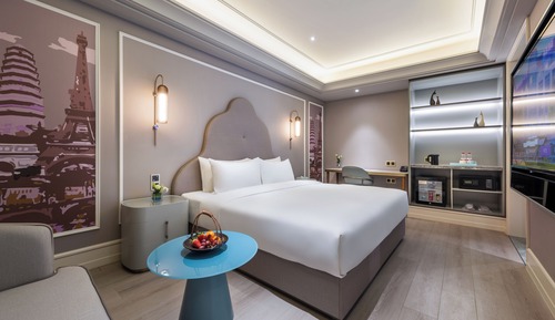 Standard Room, 1 King Bed