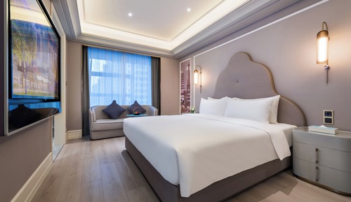 Superior Room, 1 King Bed