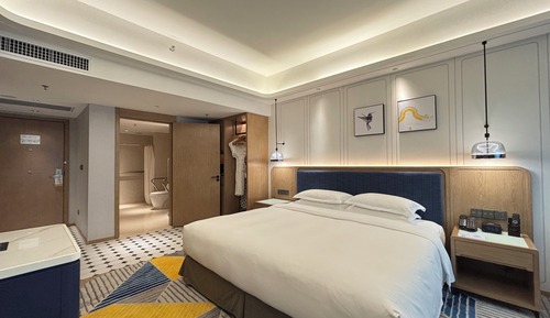 Standard Room, 1 King Bed