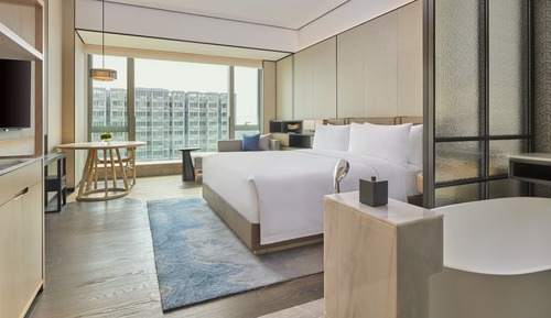 Executive Room, 1 King Bed, Garden View