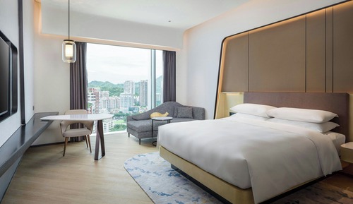 Deluxe Room, 1 King Bed, Smoking