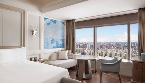 Deluxe Room, 1 King Bed, City View