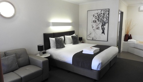 Premium Suite, 1 King Bed, Jetted Tub