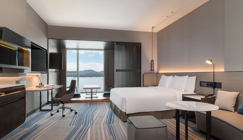 Premium Room, 1 King Bed, Club Lounge Access, Sea View
