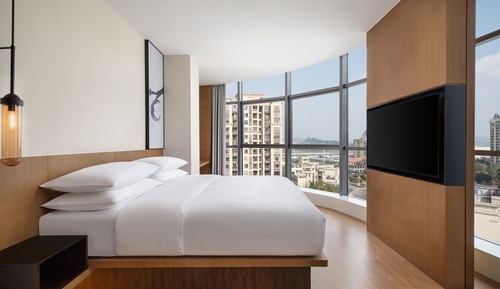 Deluxe Room, 1 King Bed
