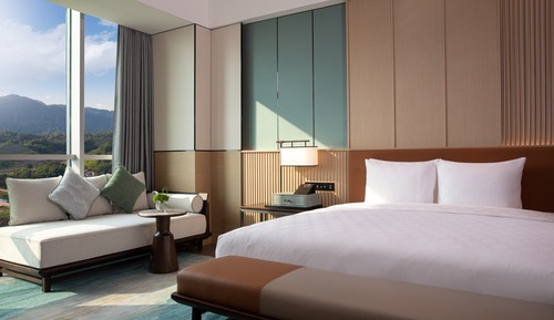 Premium Room, 1 King Bed, Club Lounge Access