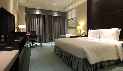 Deluxe Room, 1 King Bed, City View