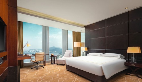 Classic Room, 1 King Bed, Club Lounge Access, Lake View