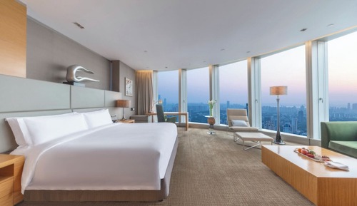 Junior Suite, 1 King Bed, Club Lounge Access, City View
