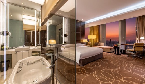 Classic Room, 1 King Bed, City View (High Floor)