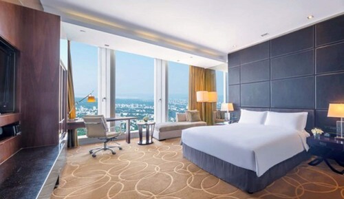 Premium Room, 1 King Bed, Club Lounge Access, Lake View