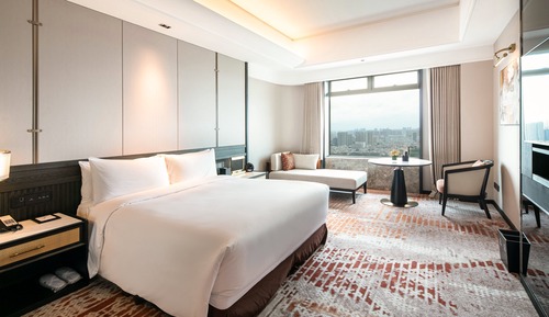 Classic Room, 1 King Bed, Club Lounge Access