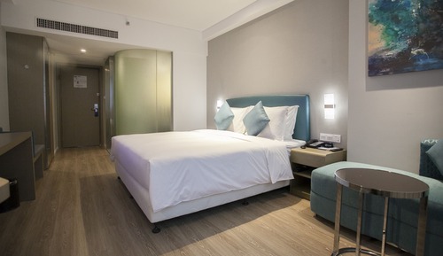 Standard Room, 1 King Bed (Extra Floor Space)
