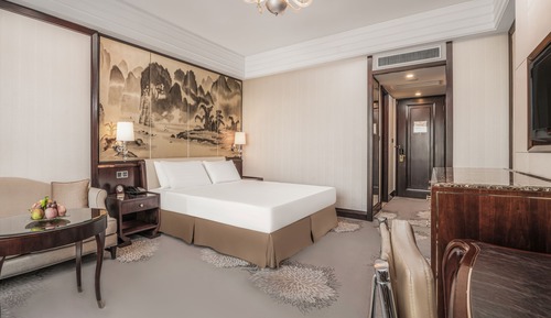 Deluxe Room, 1 King Bed, City View