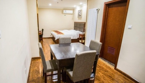 Business Queen Room