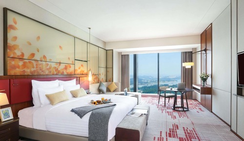 Deluxe Room, 1 King Bed, Club Lounge Access, River View (Premium)
