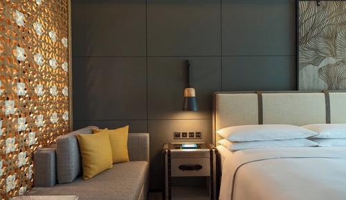 Deluxe Room, 1 King Bed, Ocean View (Balcony)