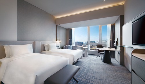 Standard Room, 2 Twin Beds (WorkLife with Separate Bath)