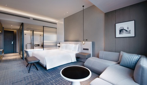 Standard Room, 1 King Bed, Club Lounge Access