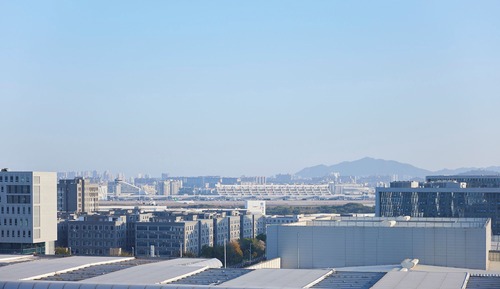 Deluxe Room, 1 King Bed, City View