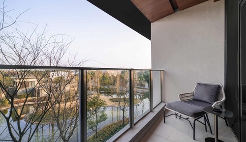 Deluxe Room, 1 King Bed, Garden View