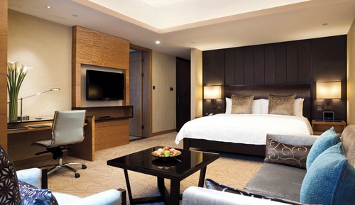 Premier Room, 1 King Bed (Club)