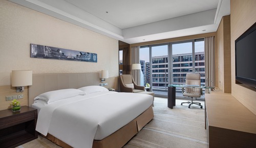 Standard Room, 1 King Bed, Garden View