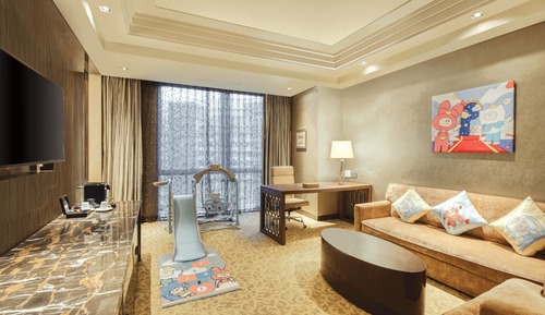 Junior Suite, 1 King Bed, Club Lounge Access (Kids Theme)