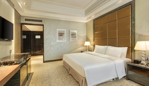 Standard Room, 1 King Bed, Club Lounge Access