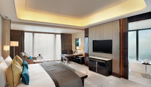 1 King Bed,Skyline View,Large Room