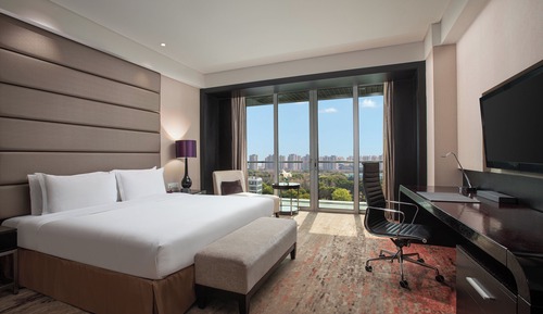 Premium Room, 1 King Bed, Accessible, Club Lounge Access (Lake View)