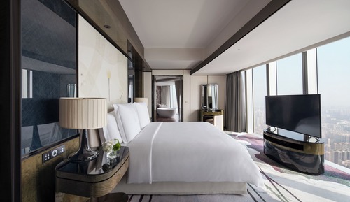 Deluxe King Suite with River View