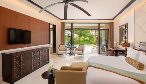Room, 1 King Bed, Pool View