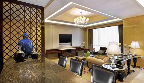 1 King Bed, Executive Lounge Access, Large Suite