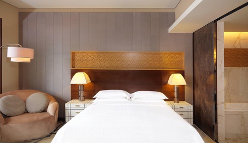 Suite, 1 King Bed, City View