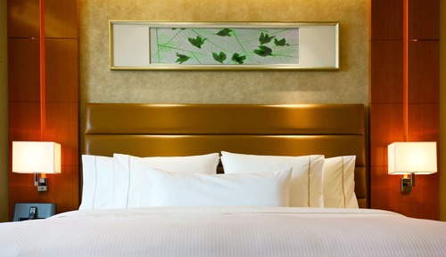 Deluxe Room, 1 King Bed, City View (View)