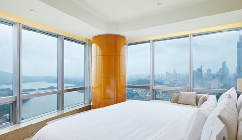 Executive Suite, 1 King Bed, Smoking