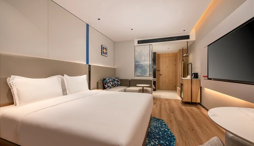 1 King Standard High Floor
