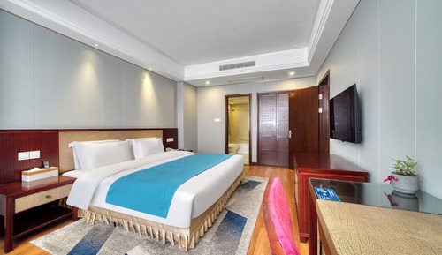 Executive Suite, City View